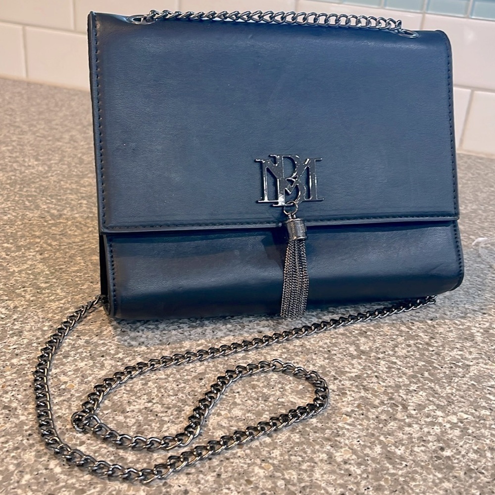 Badgley Mischka Metal Fringe Bag w/with Silvertone chain new